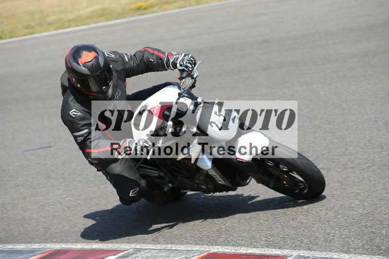 Archiv-2023/28 05.06.2023 Moto Club Anneau du Rhin/blanc-novice/25